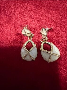 Vintage like new Gold pearlized White pierced Drop Earrings w Crisscross Accent